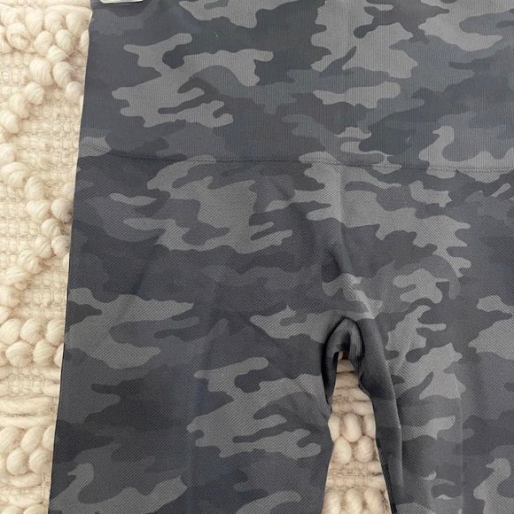 Spanx Seamless Leggings in Camo Grey - Picture 2 of 3